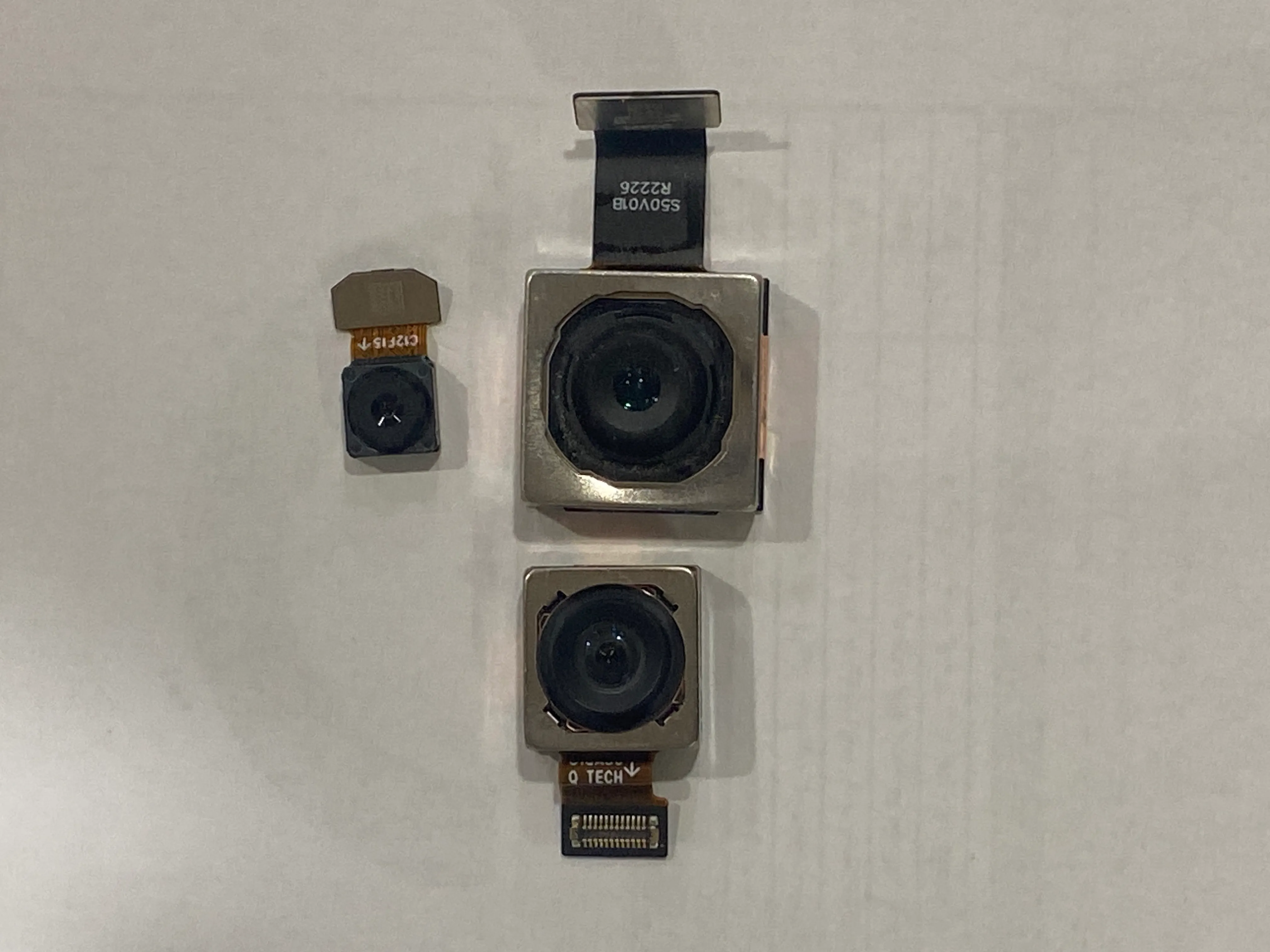 xt2203-1 دوربین پشت moto edge 30