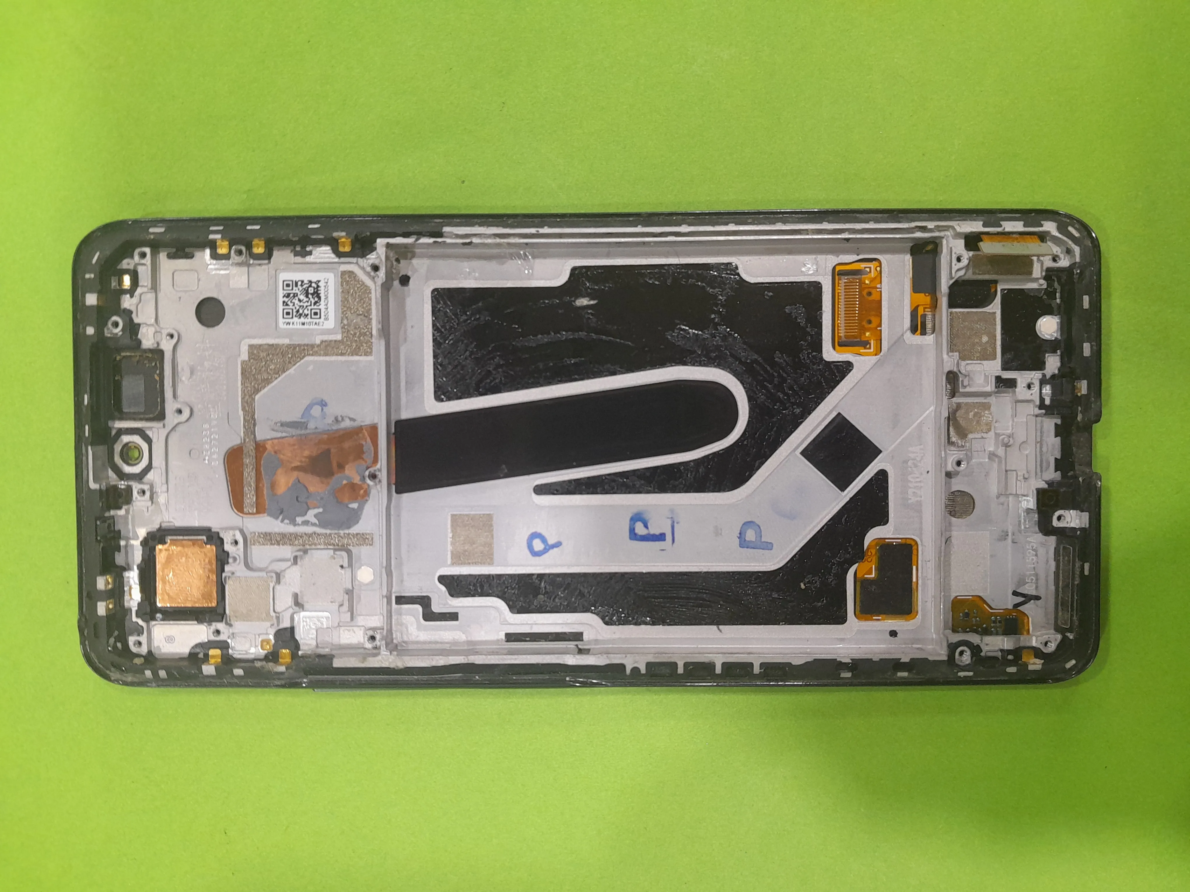 LCD و فریم poco f3